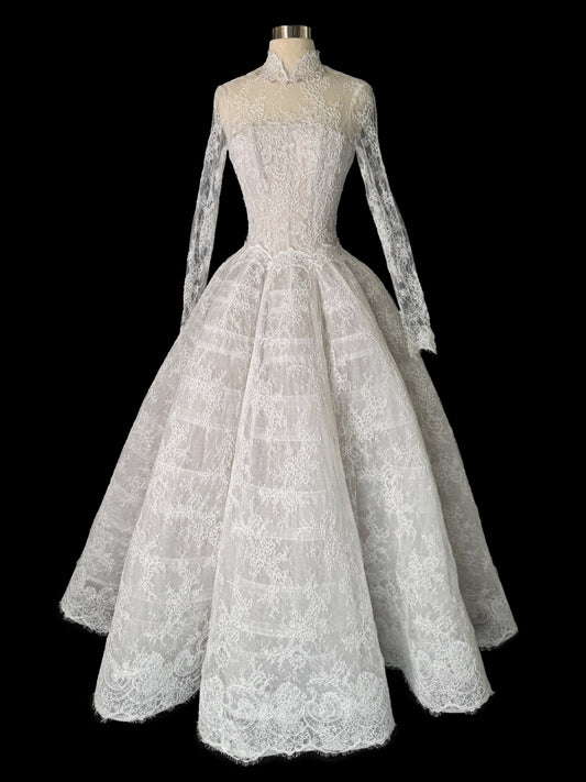 Preloved US 2-4 Anna Augusta Alexandra Style French Corded Lace Bridal Gown