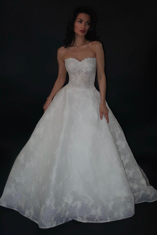 Preloved US 2 Anna Augusta Strapless Sweetheart French Corded Lace Bridal Gown