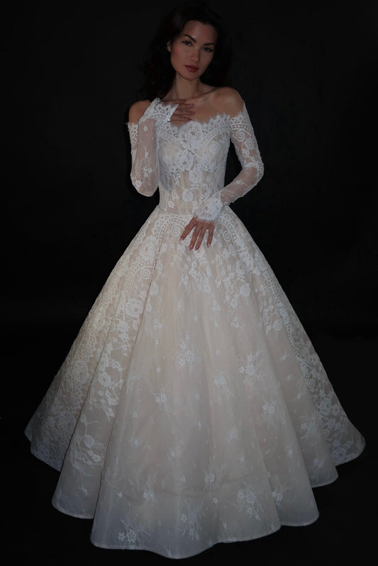 Preloved US 0 Anna Augusta Off-Shoulder Chantilly Lace Bridal Gown