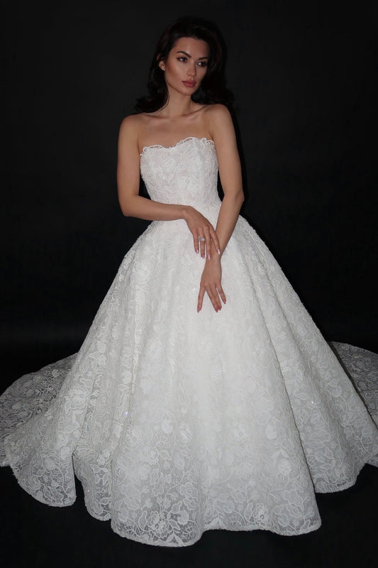 Preloved US 0 Petite Anna Augusta Sweetheart Guipure Lace Wedding Gown