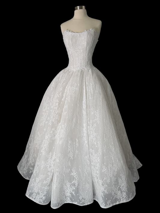 Preloved Used US 4-6 Anna Augusta Alexandra Style Chantilly Lace Bridal Gown