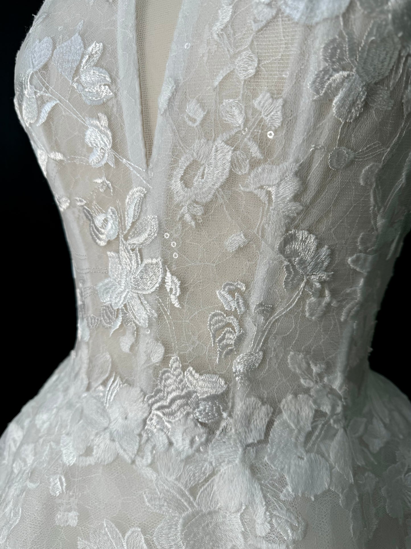 Preloved US 6 Anna Augusta Embroidery lace Custom Bridal Gown