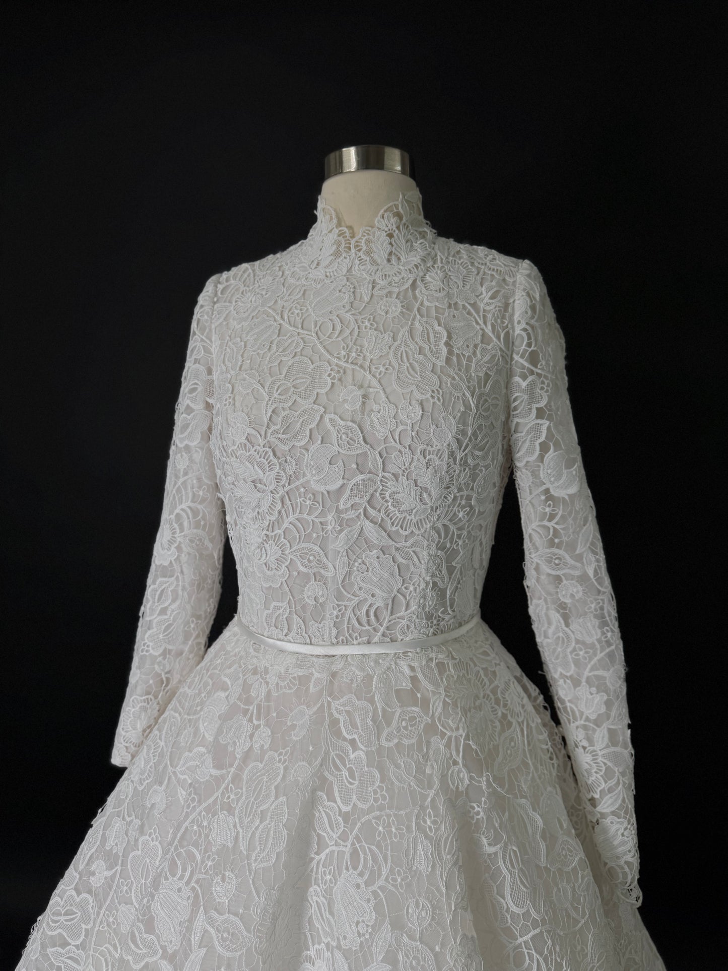 Anna Augusta Modest Style Guipure Lace Bridal Gown, Preloved, Size US 6