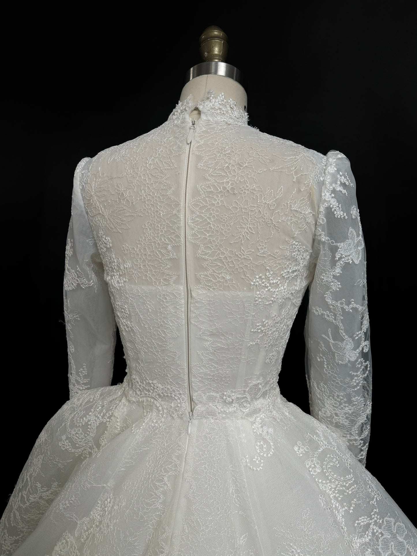 Preloved US 2 Anna Augusta French Corded Lace Bridal Dress