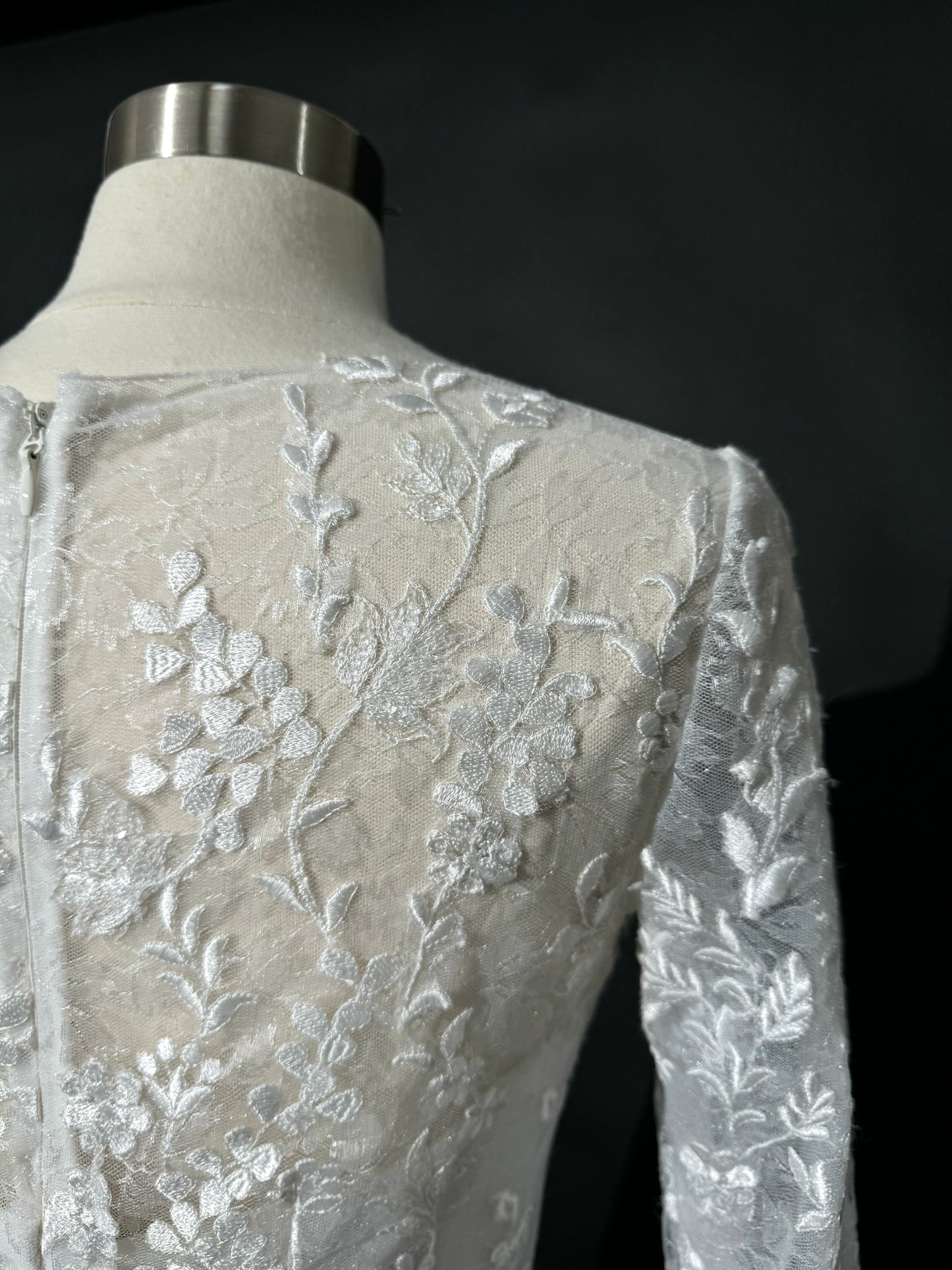 Preloved US 8 Embroidery Lace Anna Augusta Wedding Dress