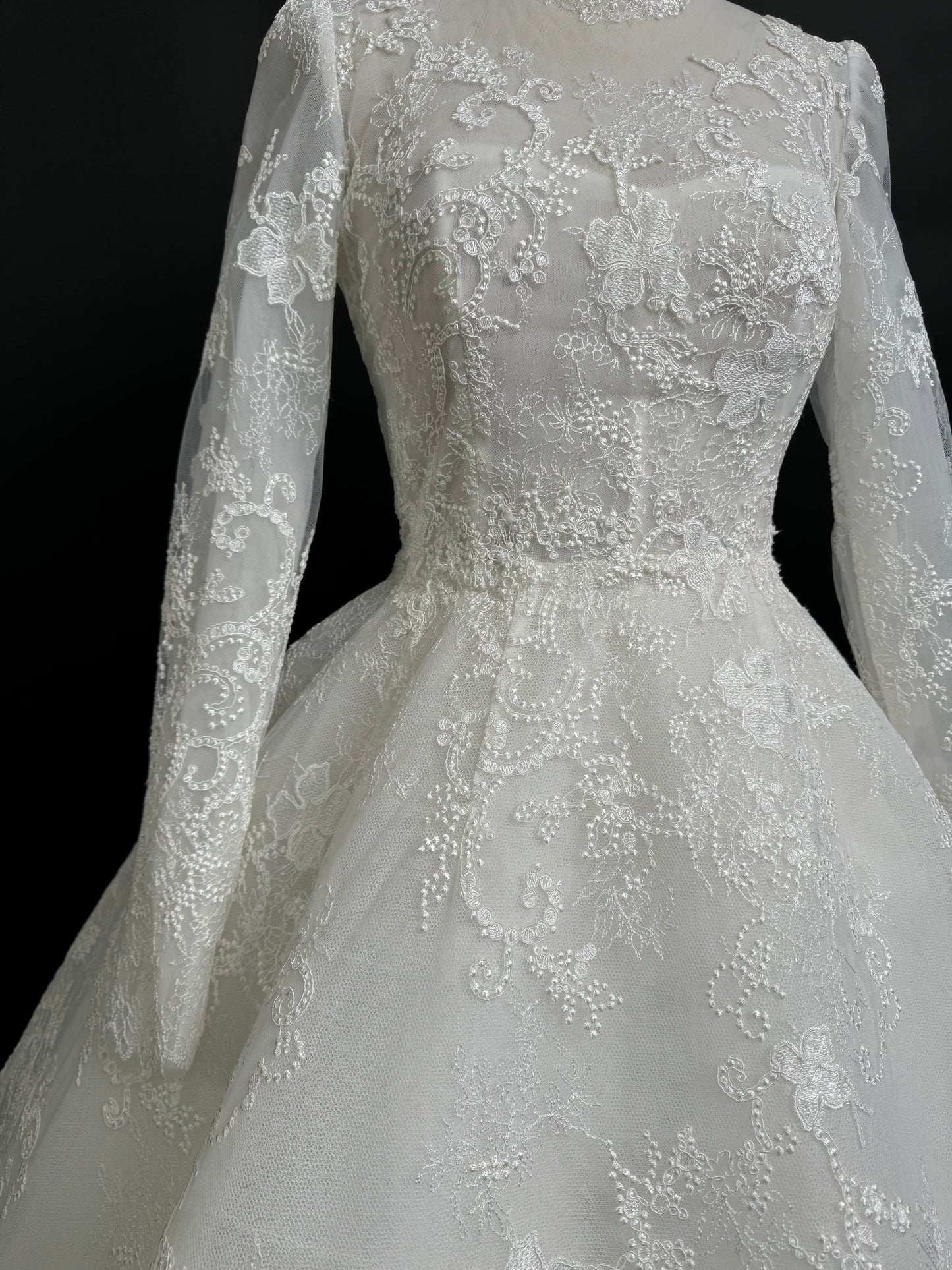 Preloved US 2 Anna Augusta French Corded Lace Bridal Dress