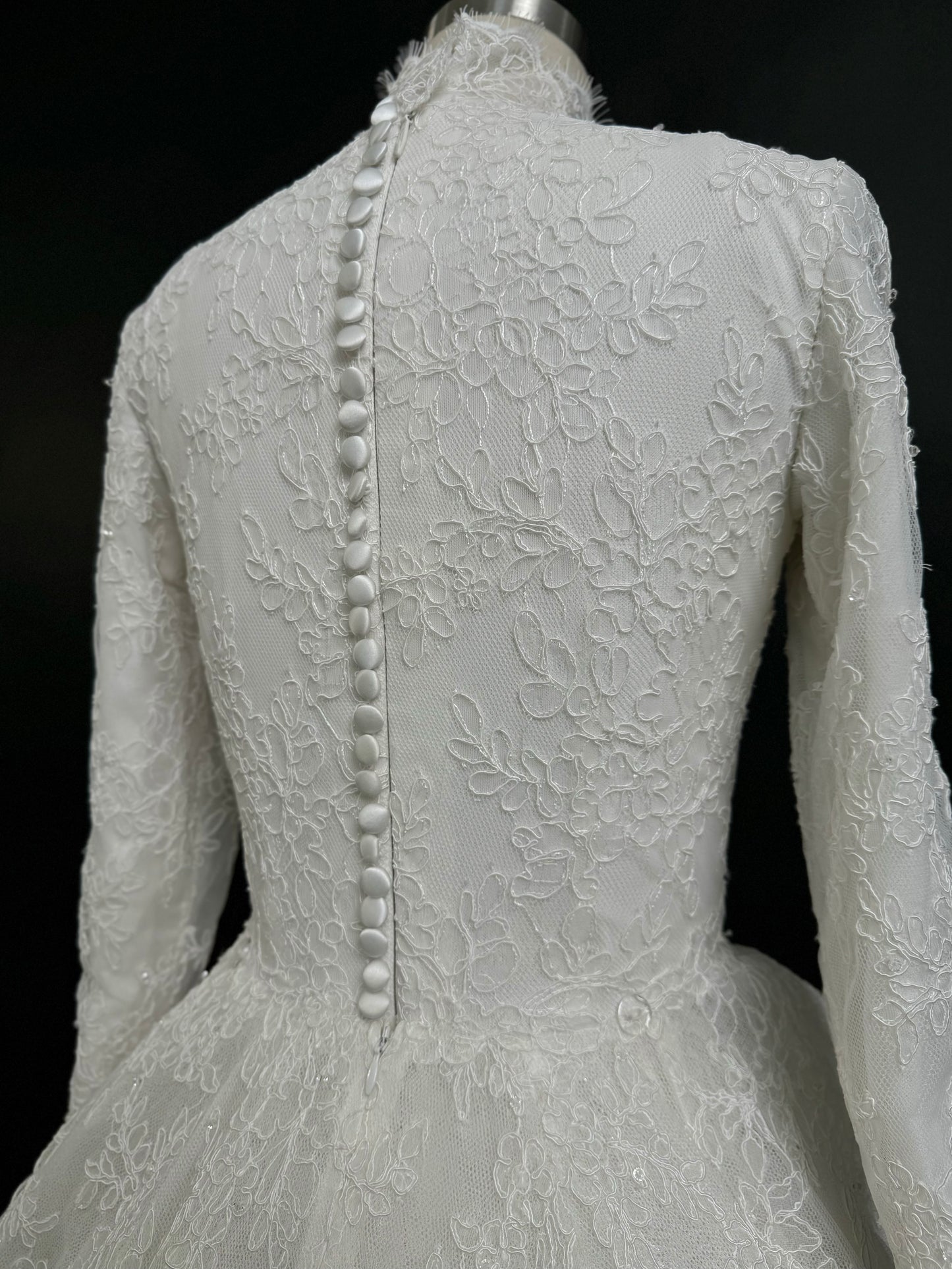 Preloved US 2 Anna Augusta Embroidered Lace Wedding Gown