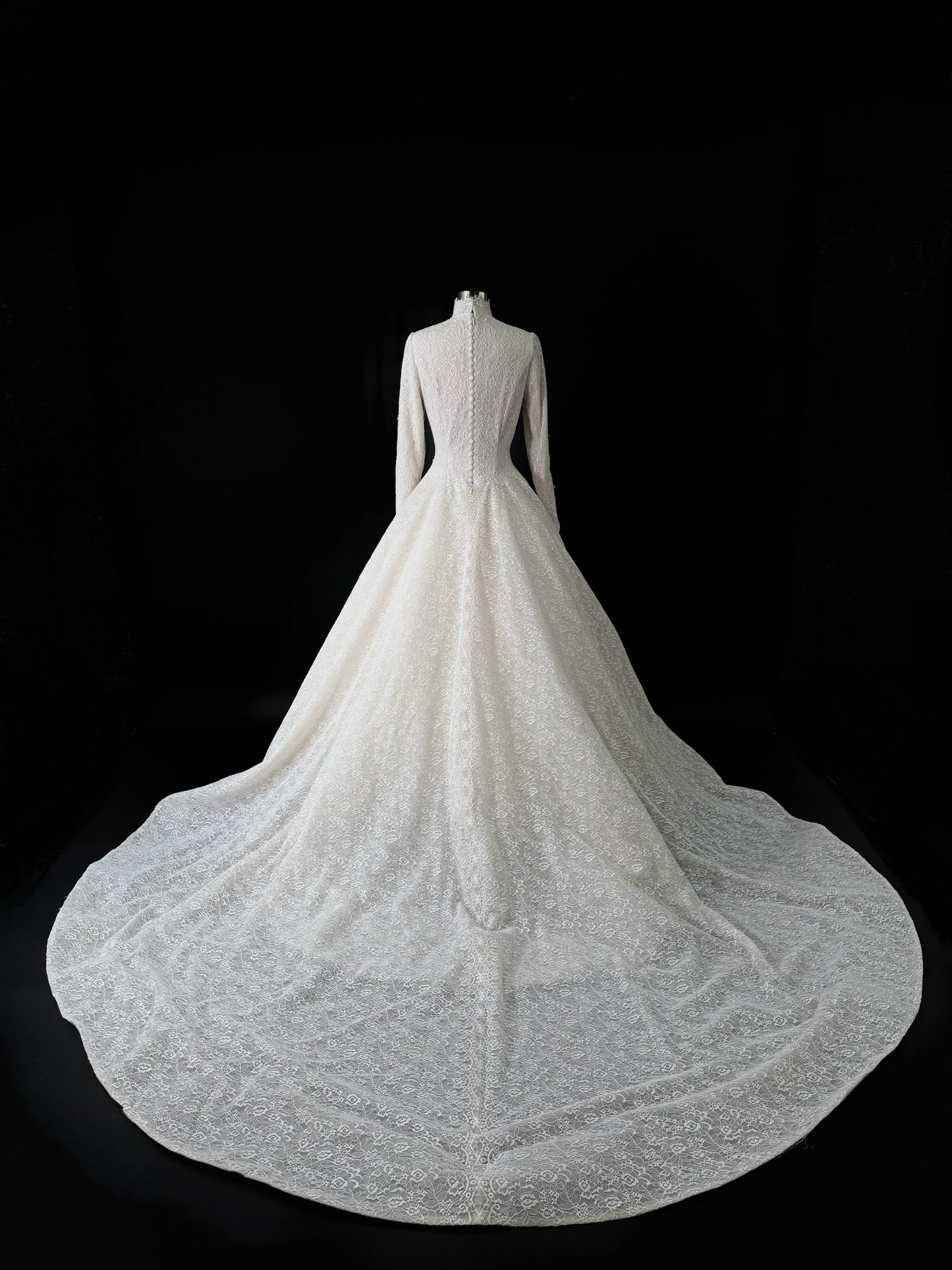 Anna Augusta Modest Chantilly Lace Bridal Gown, Preloved, Size US 8,