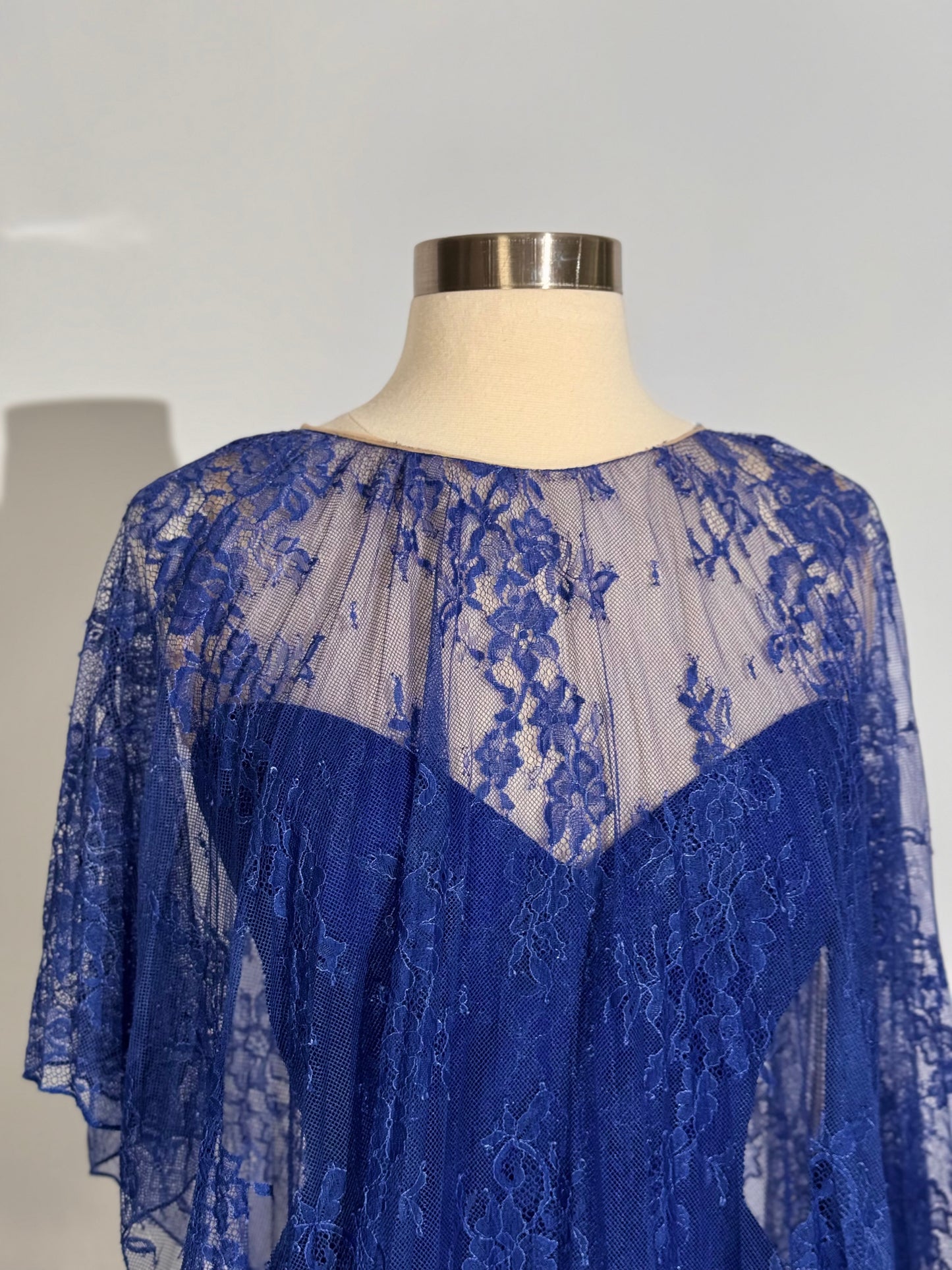 Brand New US 8 Gemy Maalouf Chantilly Lace Maxi Gown with Cape in Royal Blue