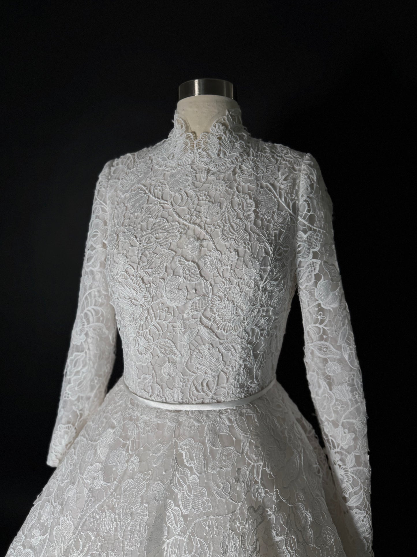 Anna Augusta Modest Style Guipure Lace Bridal Gown, Preloved, Size US 6