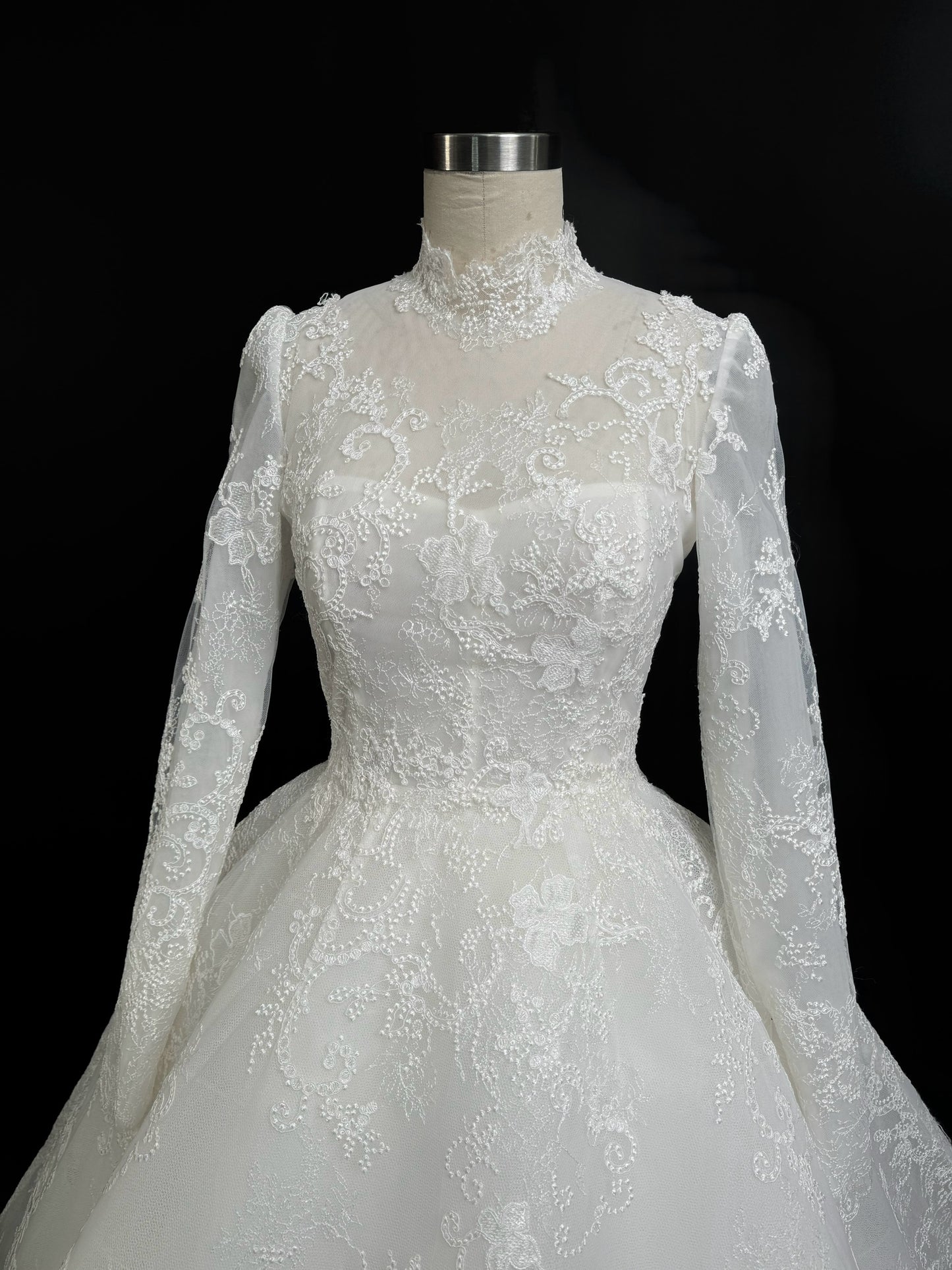 Preloved US 2 Anna Augusta French Corded Lace Bridal Dress