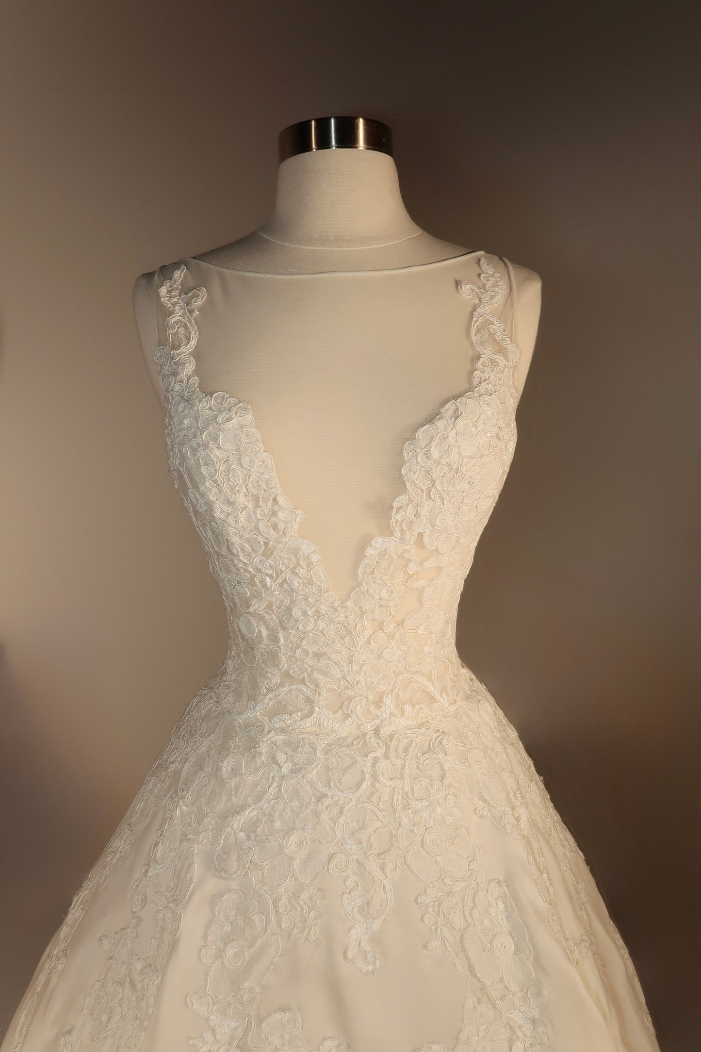 Floor Sample US6 Isabella Armstrong Bridal Gown