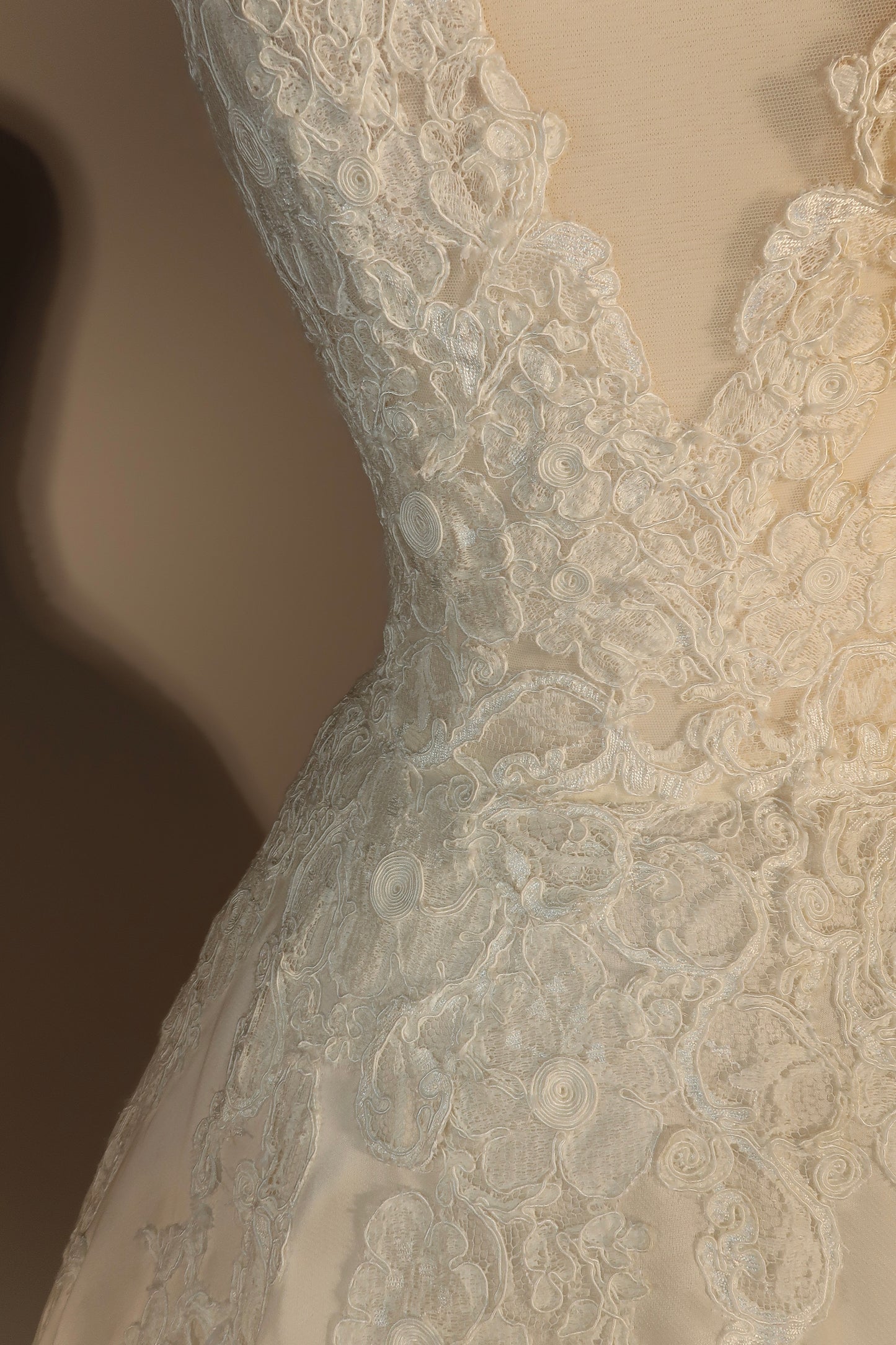 Floor Sample US6 Isabella Armstrong Bridal Gown