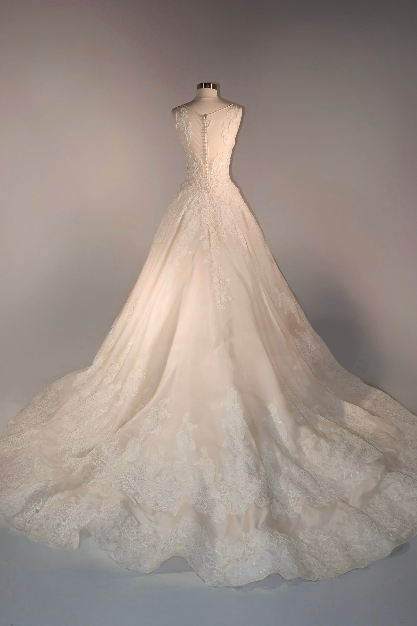 Floor Sample US6 Isabella Armstrong Bridal Gown