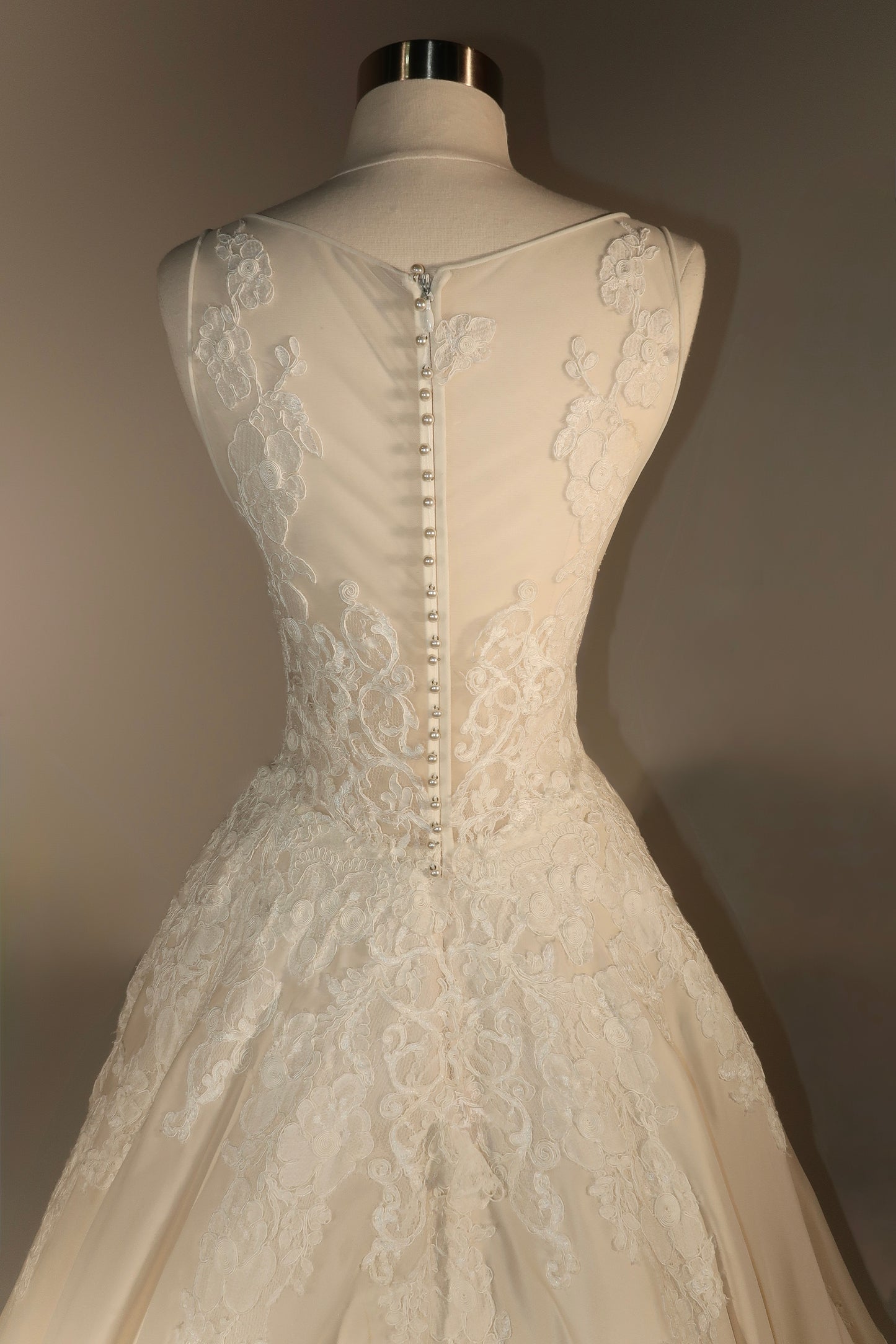 Floor Sample US6 Isabella Armstrong Bridal Gown
