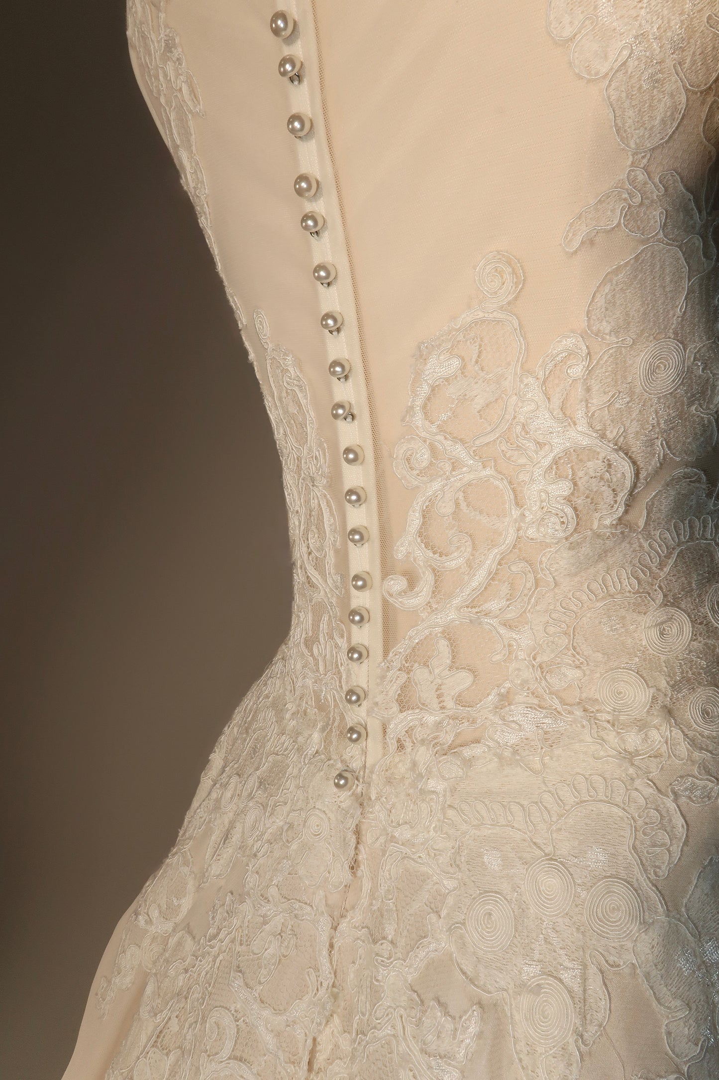 Floor Sample US6 Isabella Armstrong Bridal Gown
