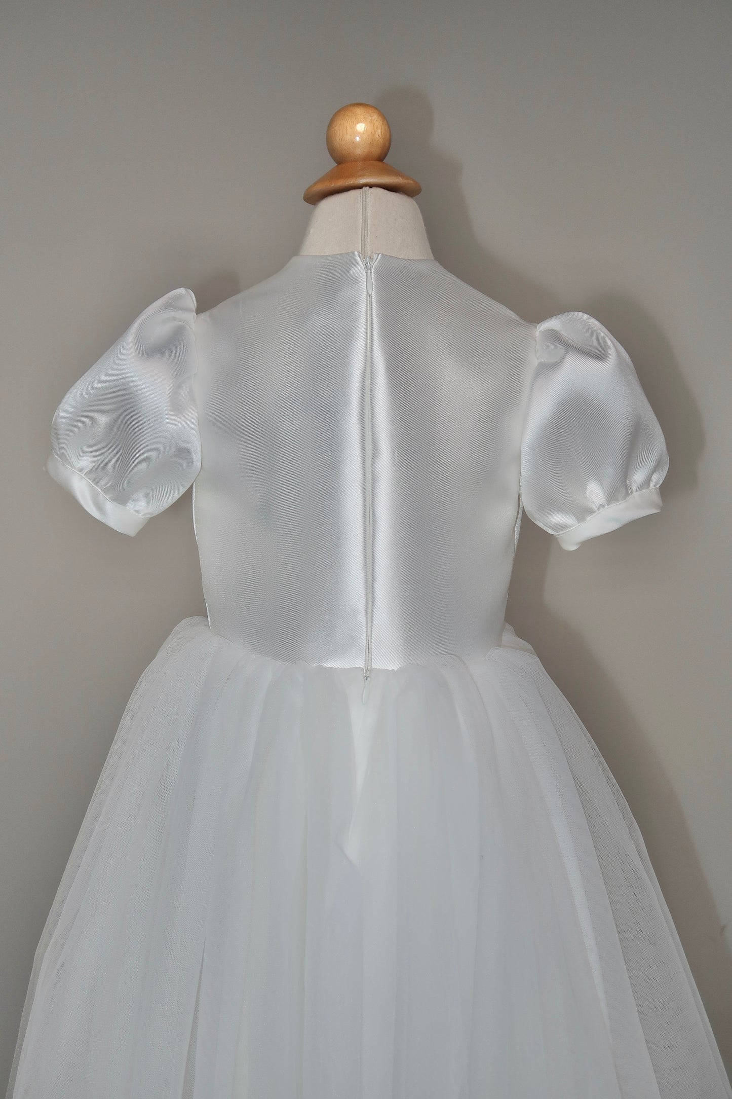 Brand New 7YO Anna Augusta White Kids Dress