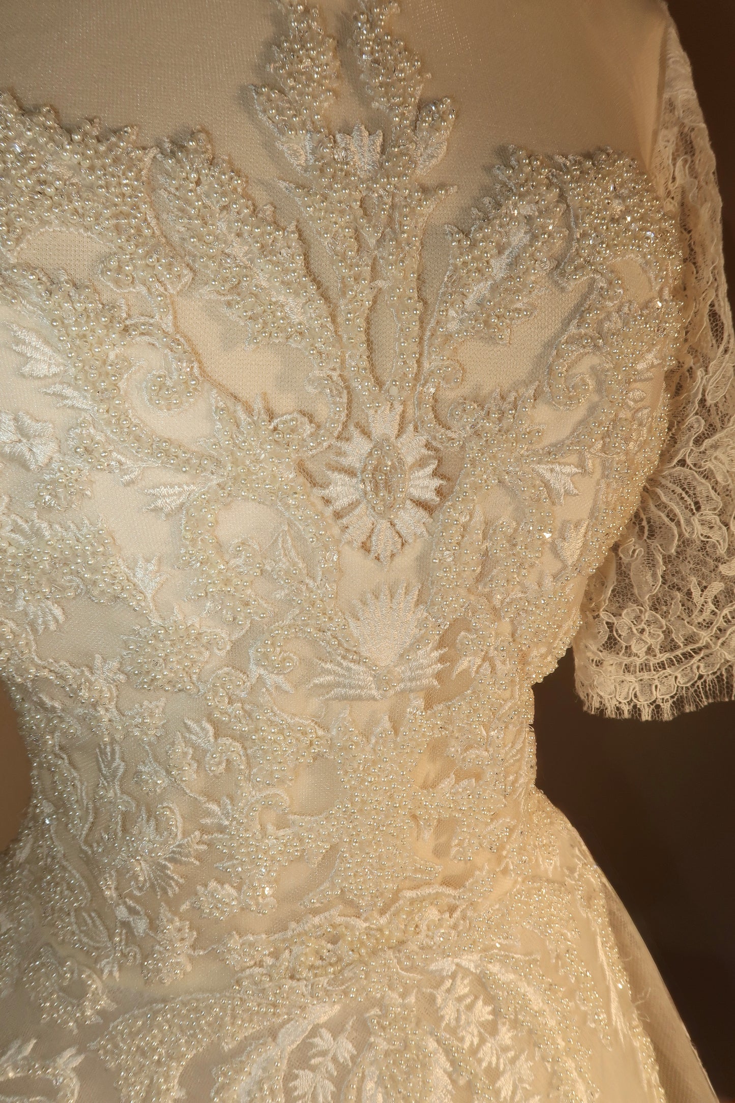 Floor Sample US6 Reem Acra Bridal Gown