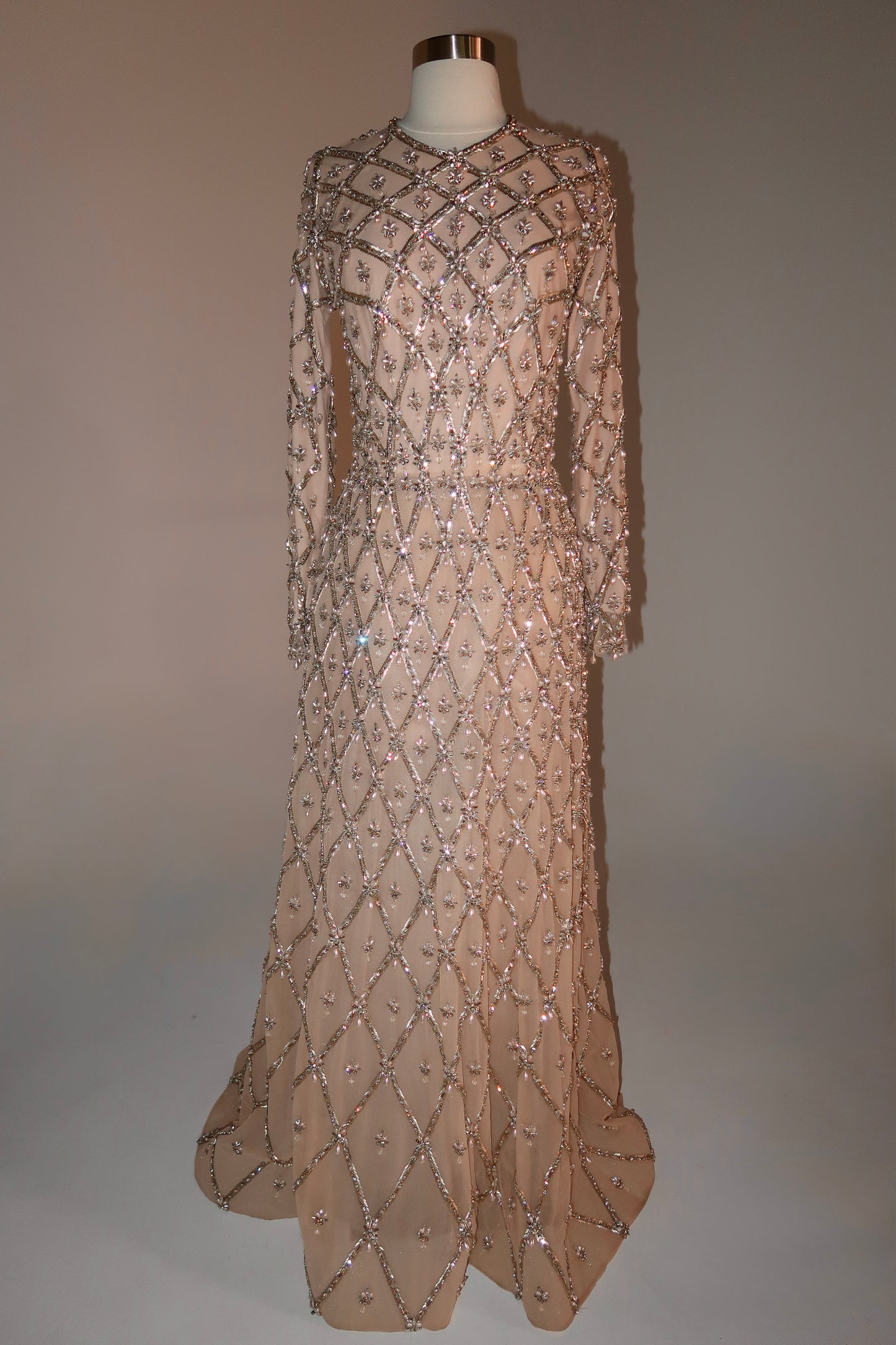 Preloved Mikael D Gown