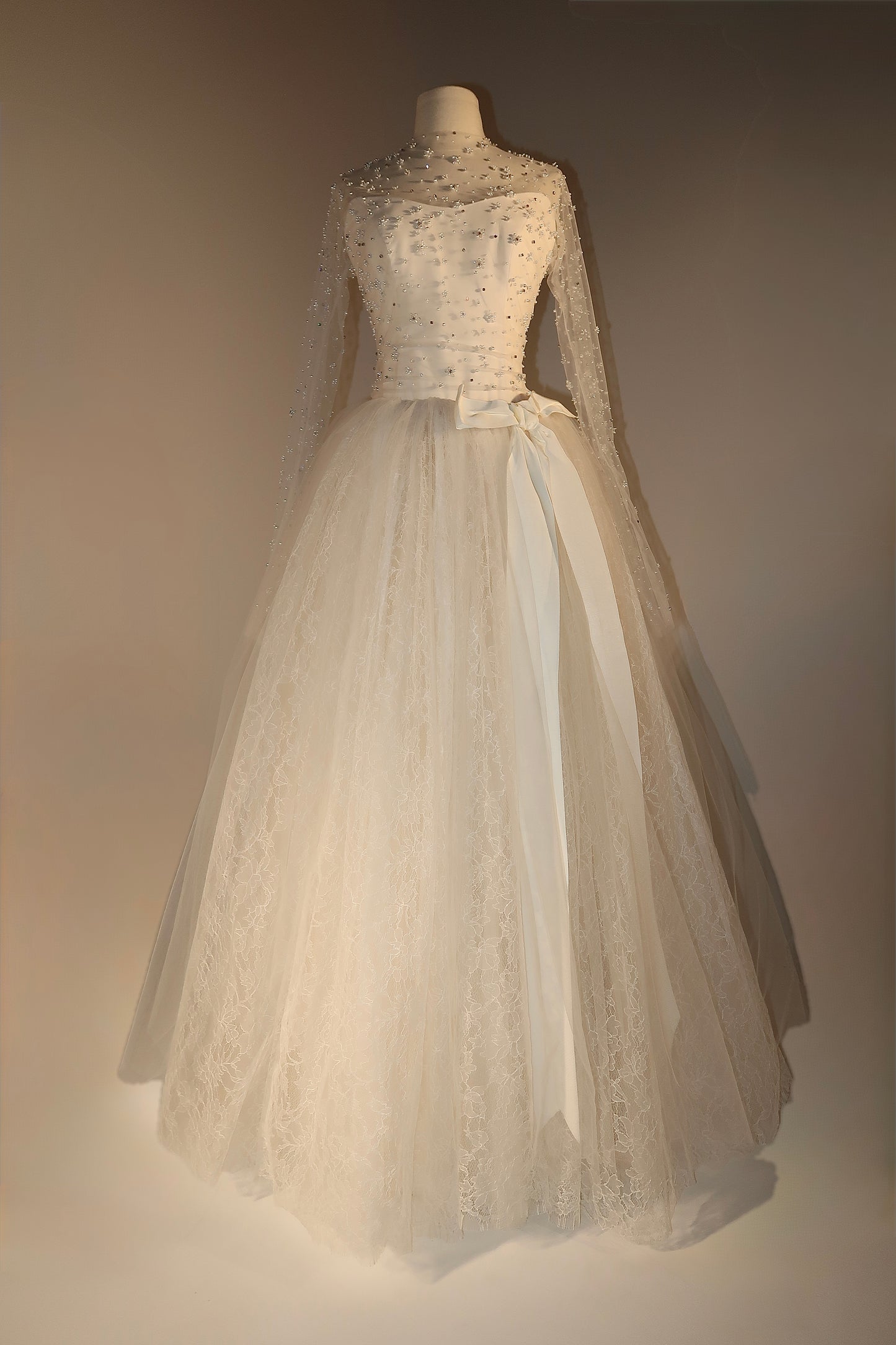 Brand New US6 Vera Wang Nude/Ivory Maxi Gown