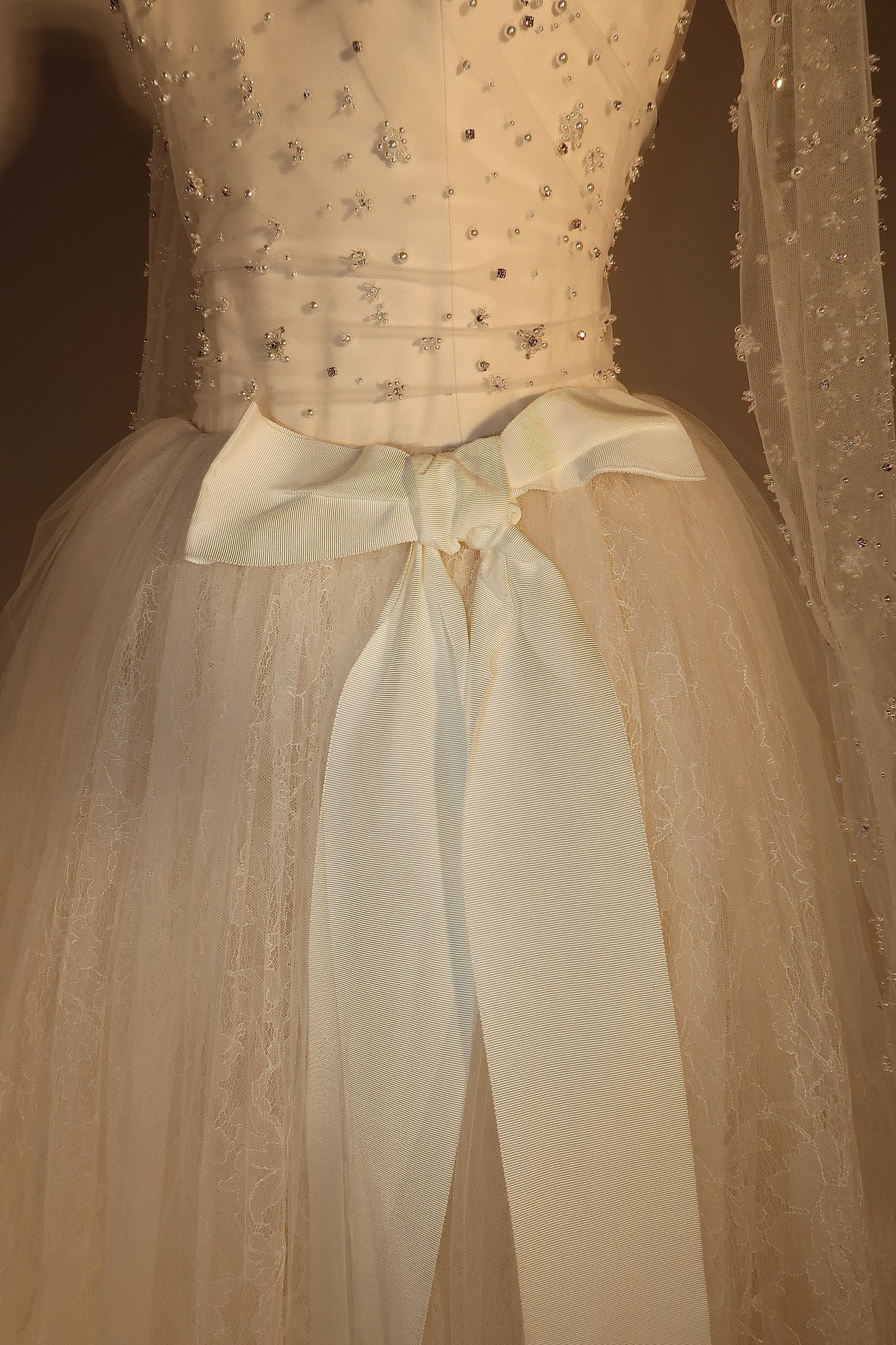 Brand New US6 Vera Wang Nude/Ivory Maxi Gown