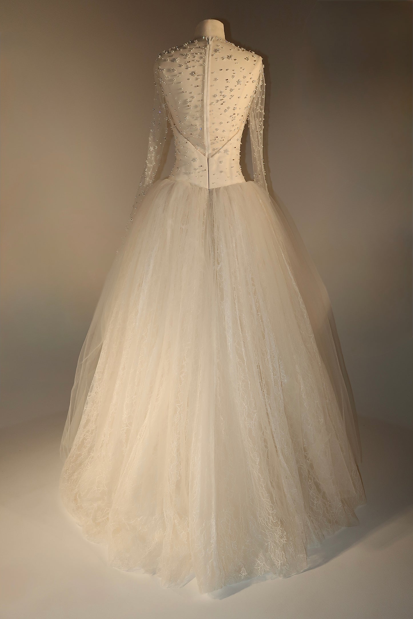 Brand New US6 Vera Wang Nude/Ivory Maxi Gown