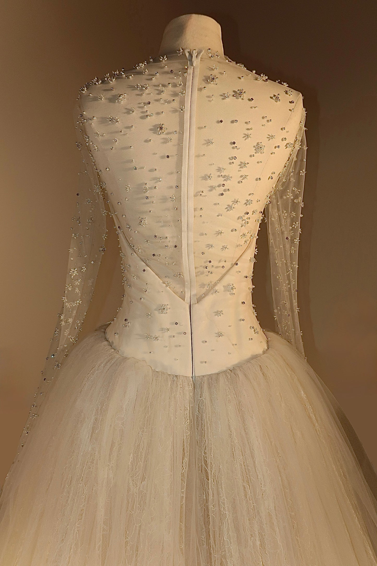 Brand New US6 Vera Wang Nude/Ivory Maxi Gown