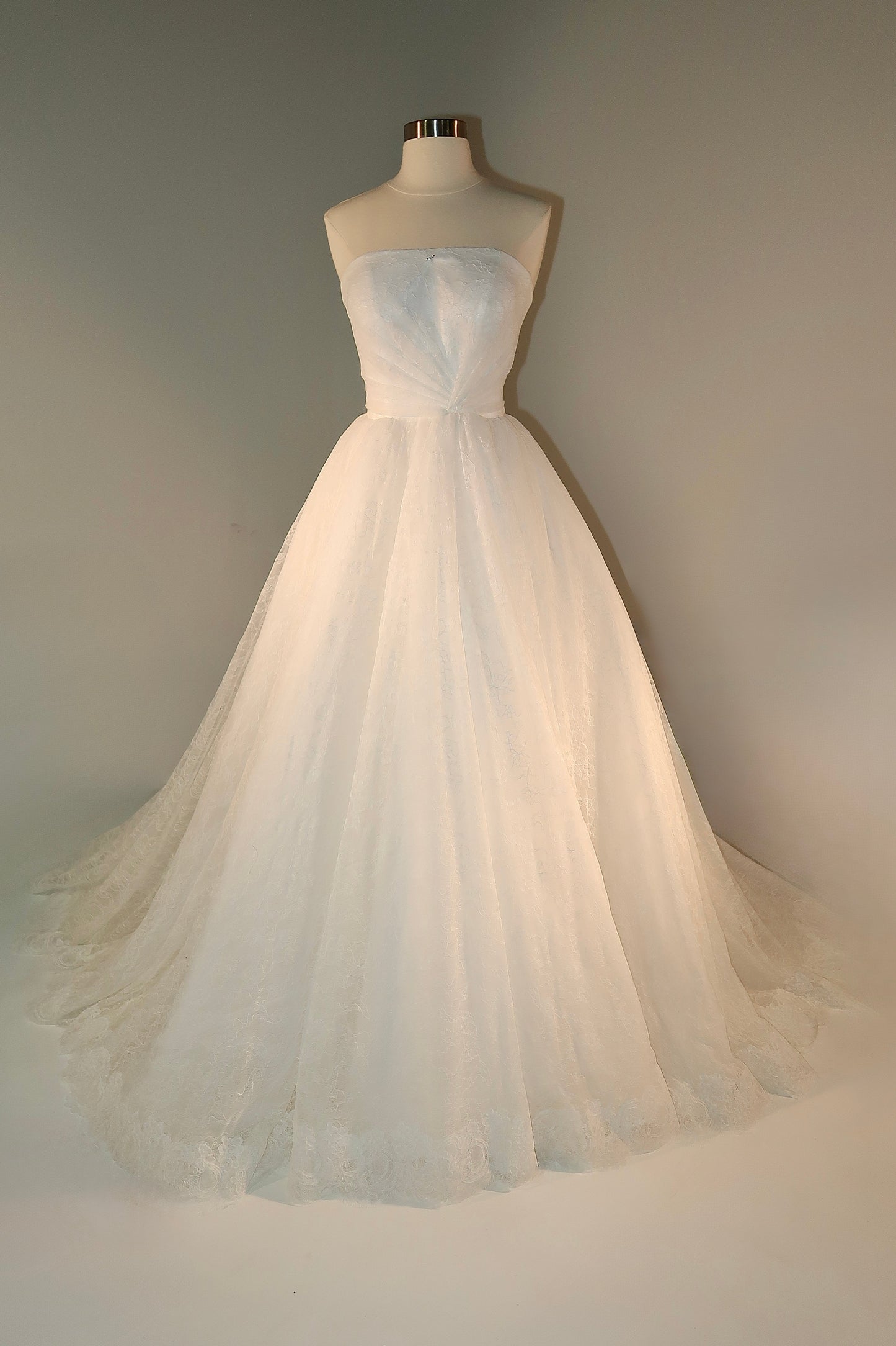 Floor Sample US6 Anna Augusta Bridal Gown
