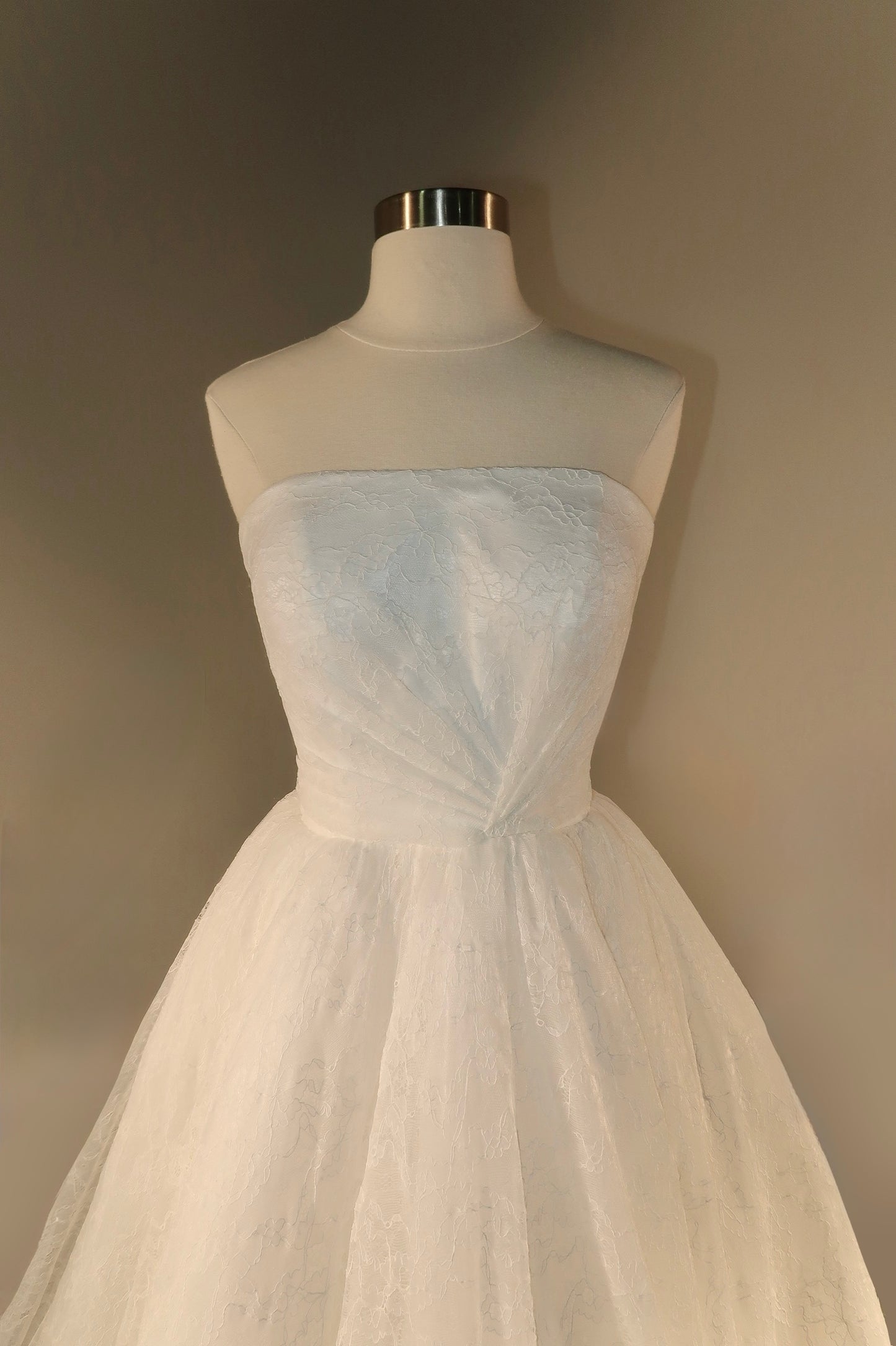Floor Sample US6 Anna Augusta Bridal Gown