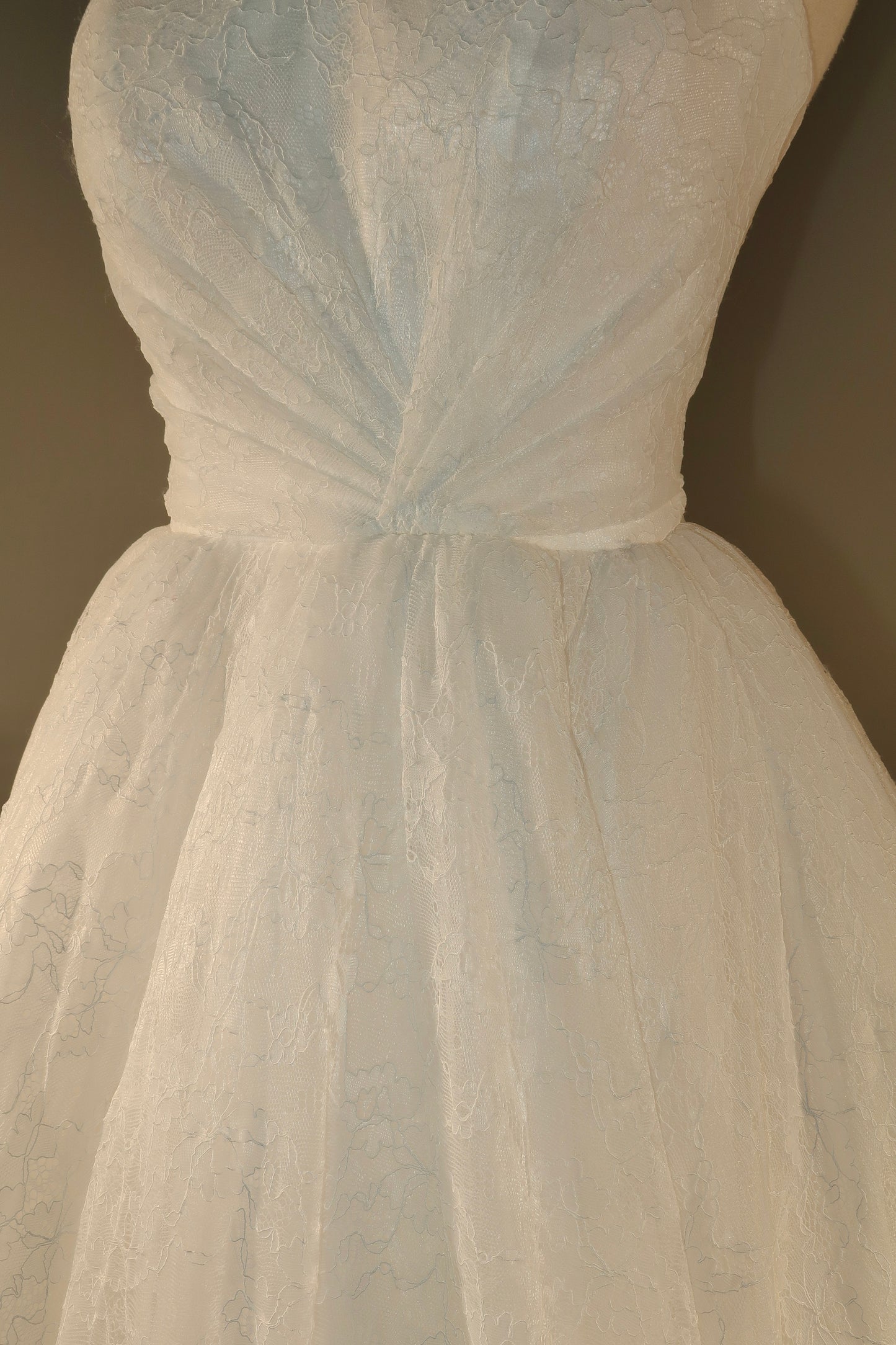 Floor Sample US6 Anna Augusta Bridal Gown