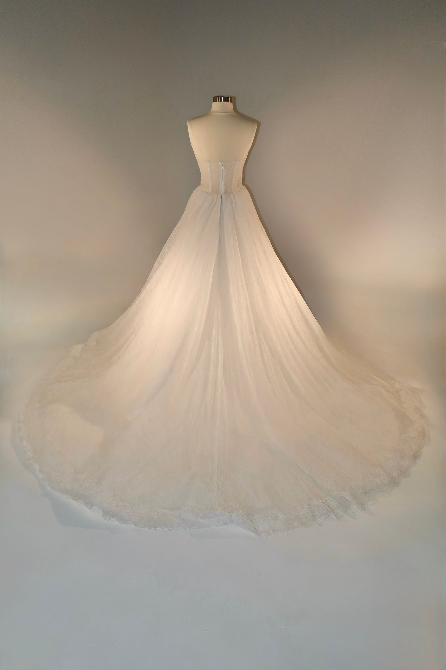 Floor Sample US6 Anna Augusta Bridal Gown