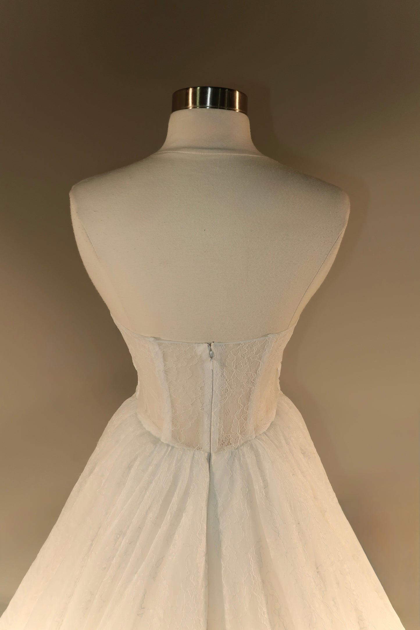 Floor Sample US6 Anna Augusta Bridal Gown