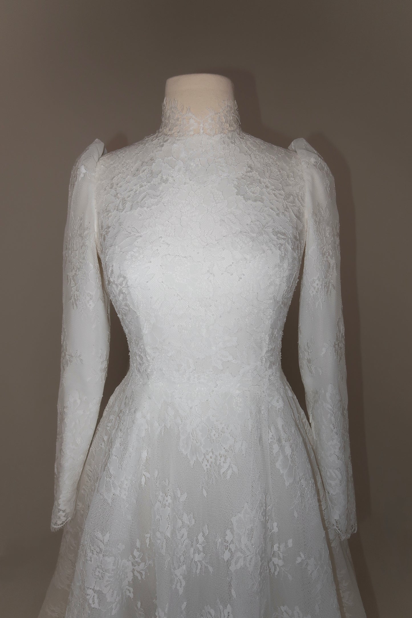 Preloved US4 Anna Augusta Bridal Gown